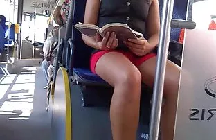 Uma abelha gira e excitada a apalpar-lhe filme de pornô as brasileiras a pila