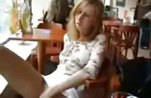 Sissy vídeo pornô das virgem Femdom strap-on cock Sissy pega Strap-On ass e lambe cum da esposa