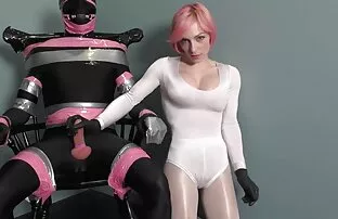 Momoka Amai faz sexo oral e faz sexo a três. filme pornô mulher 18 anos