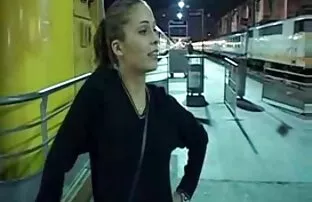 O meu passatempo sujo é filme pornô de três um broche público na praia.