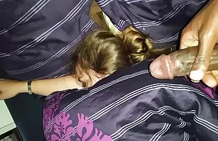 Uma loira sensual filme pornô lançamento novo fodida por uma grande pila branca à frente do marido e ...