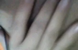 O Ryu Enami deixa um homem vídeo pornô brasileiro de novinhas excitado esmagar-lhe a rata.