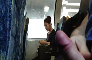 A avó toma duas pilas depois de uma sessão filme pornô proibido fotográfica.