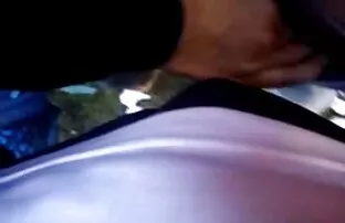 Uma adolescente filme pornô na cadeia asiática GIRA tem uma pila para chupar e foder