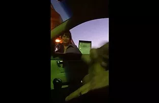 O filme pornô de mulher de 50 anos agricultor excitado fode esta cabra Latina na sua quinta