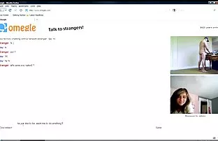 A jovem filme pornô com professora masturba-se com um brinquedo e não presta