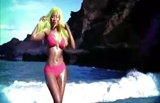 Dois adolescentes transexuais sedutores chupam-se filme pornô de quatro uns aos outros.