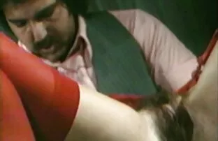 Uma Boazona despe-se e filme pornô com alessandra marques brinca consigo mesma.